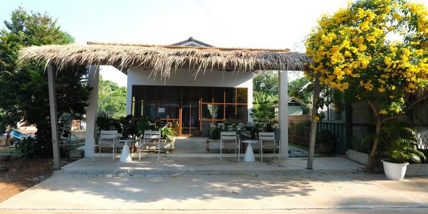 exterior cafe koh mak